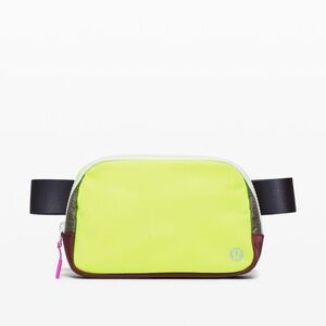 Lululemon Everywhere Belt bag